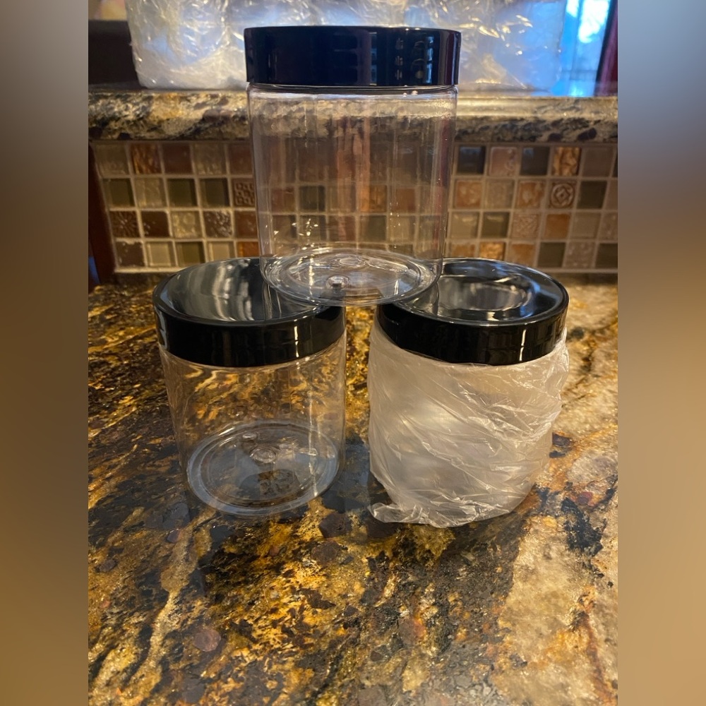 Sets of 15 Plastic Jars With Lids 8oz - Picture 3 of 7